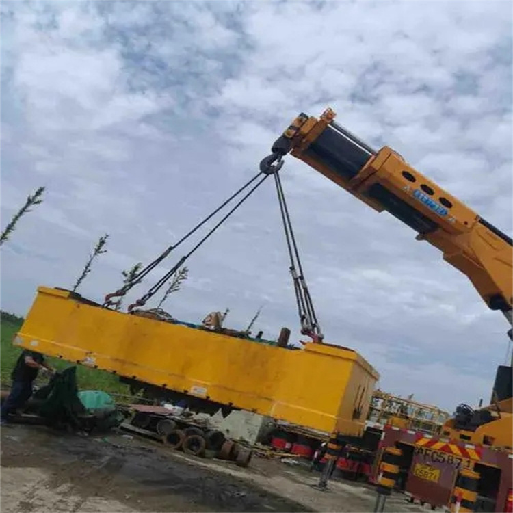 益阳吊车吊集装箱需要多少钱